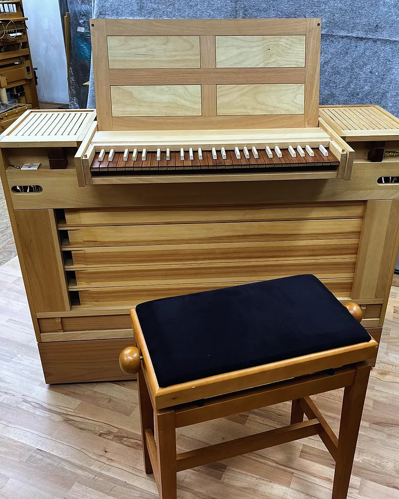 Truhenorgel mit dreieinhalb Registern – Ansicht 4